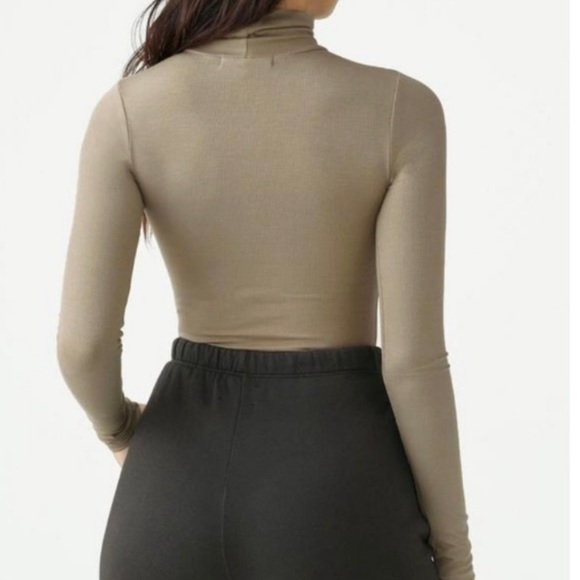 Joah Brown Classic Turtlneck - Picture 3 of 5